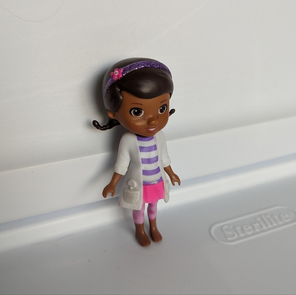 Disney Jr Doc McStuffins 4in Cake Topper Purple White just play Removable Coat - Picture 9 of 12